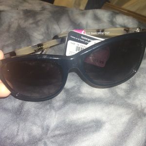 Foster Grant BNWT Sunglasses